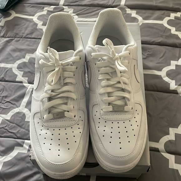 Men’s White Air Force 1s - Picture 1 of 3